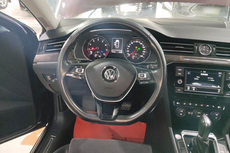 Used Volkswagen Magotan 2018 330TSI DSG Luxury Model Steering Wheel