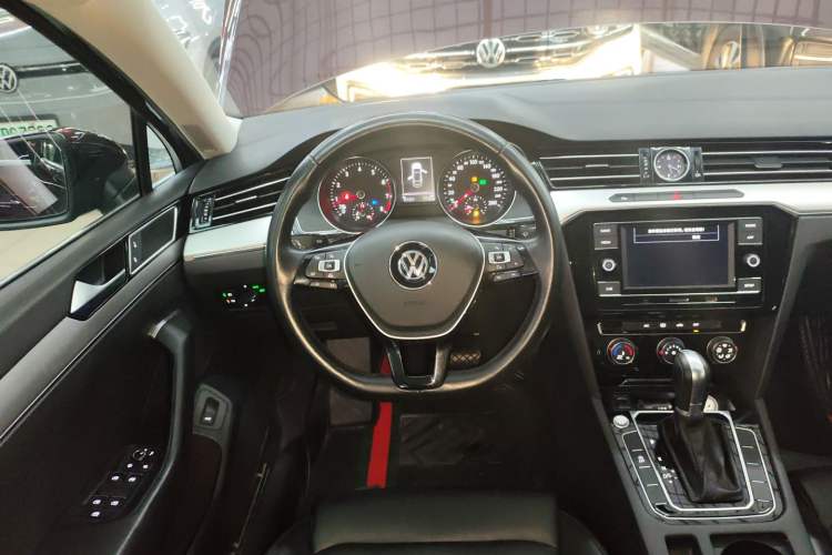 Used Volkswagen Magotan 2018 330TSI DSG Advanced Model Steering Wheel