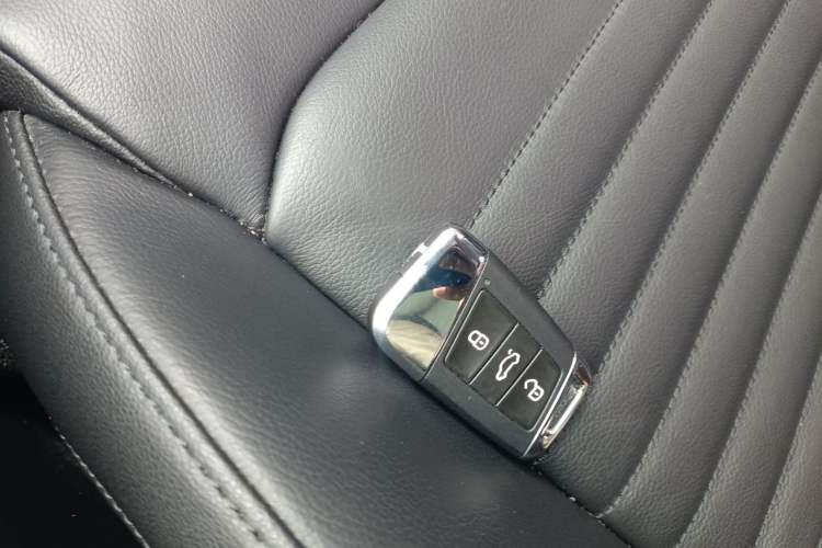 Used Volkswagen Magotan 2018 Facelift 330TSI DSG Luxury Model Vehicle Key
