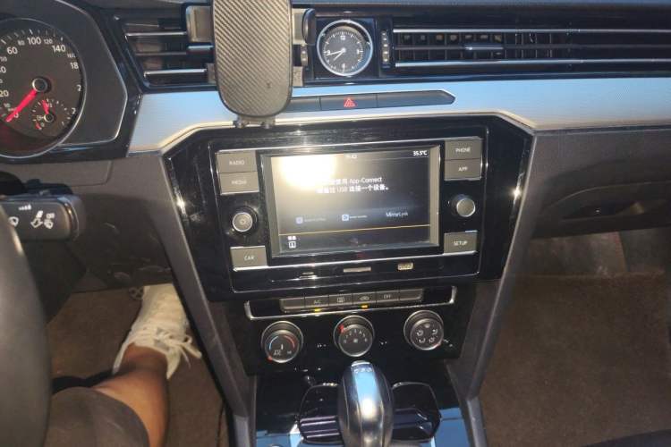 Used Volkswagen Magotan 2018 330TSI DSG Advanced Model Audio And AC Panel