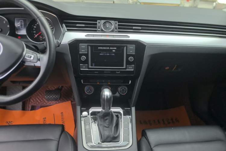 Used Volkswagen Magotan 2018 330TSI DSG Advanced Model Audio And AC Panel