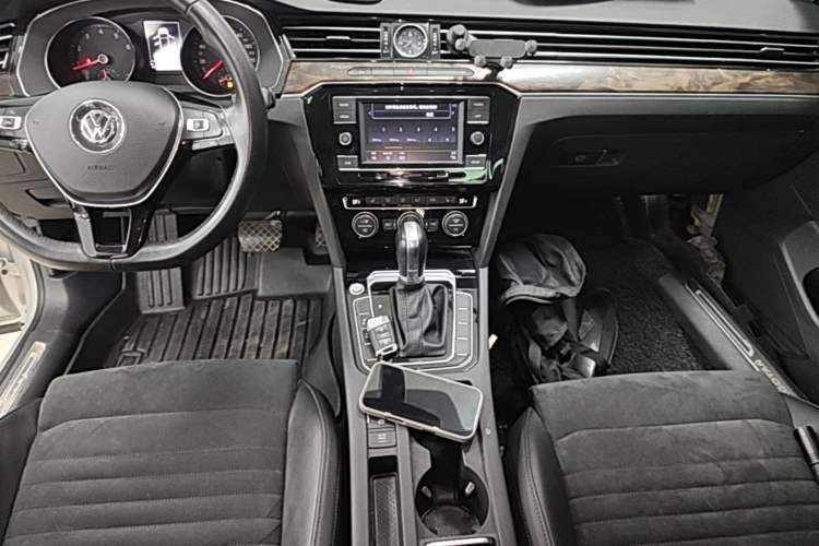 Used Volkswagen Magotan 2018 330TSI DSG Luxury Model Audio And AC Panel