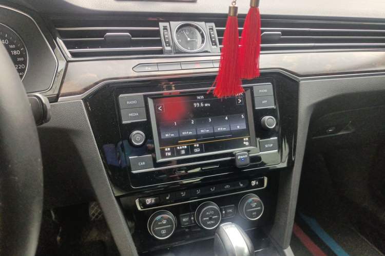 Used Volkswagen Magotan 2018 380TSI DSG Luxury Model Audio And AC Panel