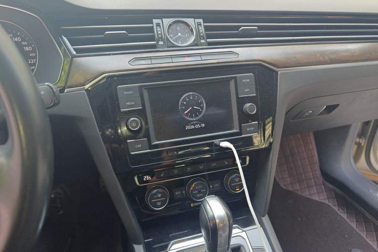 Used Volkswagen Magotan 2018 330TSI DSG Luxury Model Audio And AC Panel