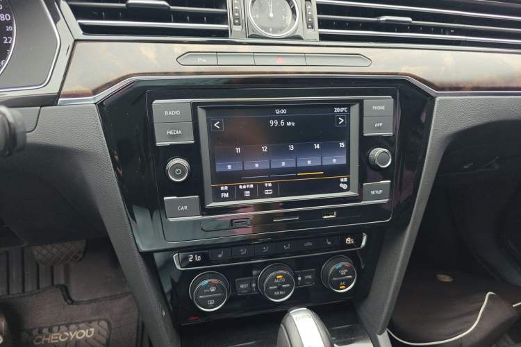 Used Volkswagen Magotan 2018 Facelift 330TSI DSG Luxury Model Audio And AC Panel