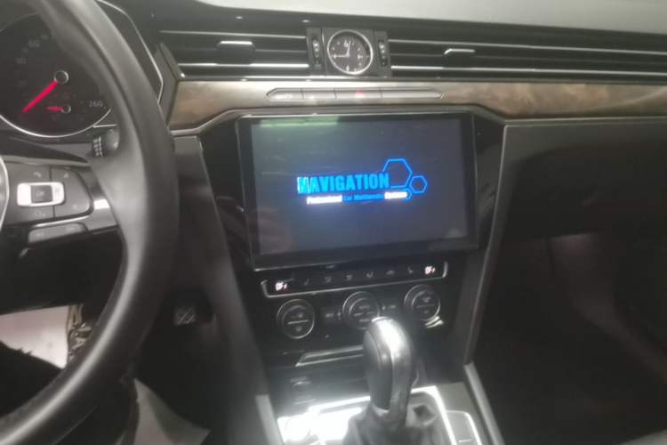 Used Volkswagen Magotan 2018 Facelift 330TSI DSG Luxury Model Audio And AC Panel