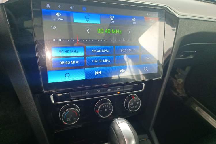 Used Volkswagen Magotan 2018 330TSI DSG Advanced Model Audio And AC Panel