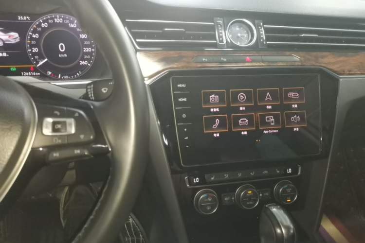 Used Volkswagen Magotan 2018 330TSI DSG Luxury Model Audio And AC Panel