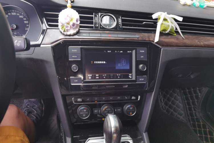 Used Volkswagen Magotan 2018 330TSI DSG Luxury Model Audio And AC Panel