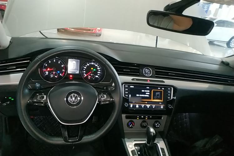 Used Volkswagen Magotan 2018 280TSI DSG Comfort Model Center Console
