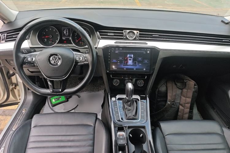 Used Volkswagen Magotan 2018 330TSI DSG Advanced Model Center Console