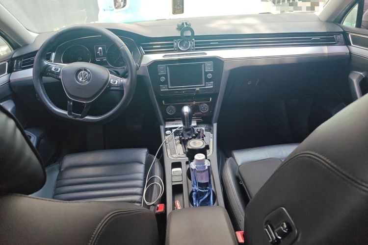 Used Volkswagen Magotan 2018 330TSI DSG Advanced Model Center Console