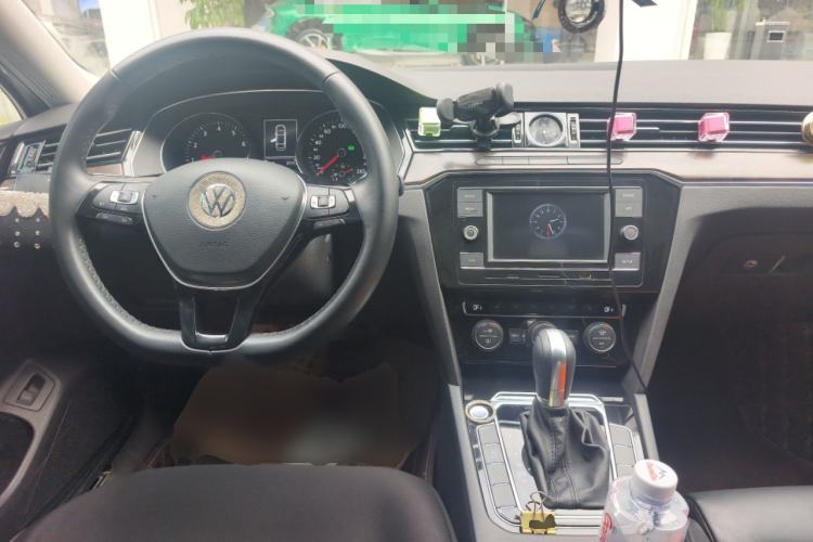 Used Volkswagen Magotan 2018 380TSI DSG Luxury Model Center Console