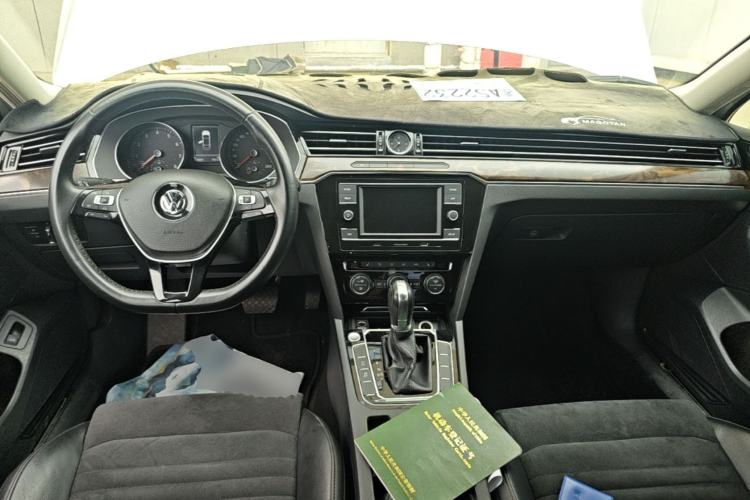 Used Volkswagen Magotan 2018 330TSI DSG Luxury Model Center Console