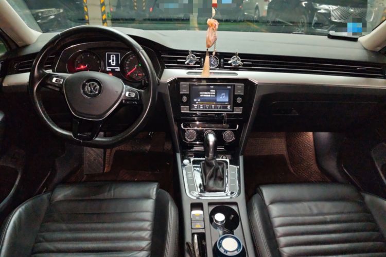 Used Volkswagen Magotan 2018 330TSI DSG Advanced Model Center Console