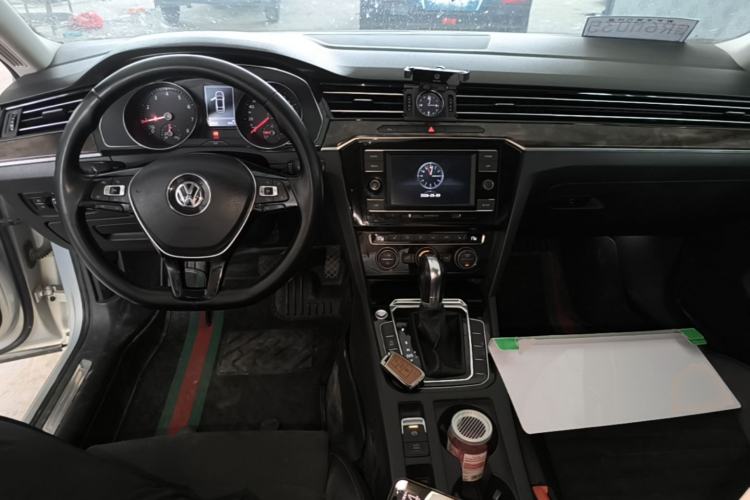 Used Volkswagen Magotan 2018 380TSI DSG Luxury Model Center Console
