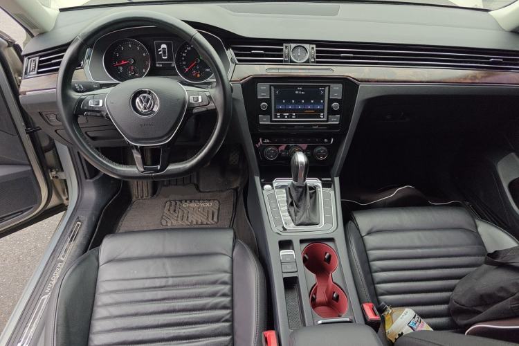 Used Volkswagen Magotan 2018 Facelift 330TSI DSG Luxury Model Center Console