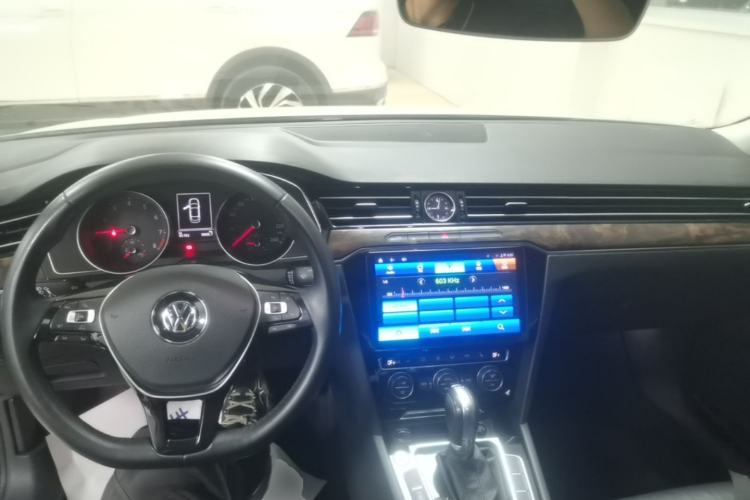 Used Volkswagen Magotan 2018 Facelift 330TSI DSG Luxury Model Center Console