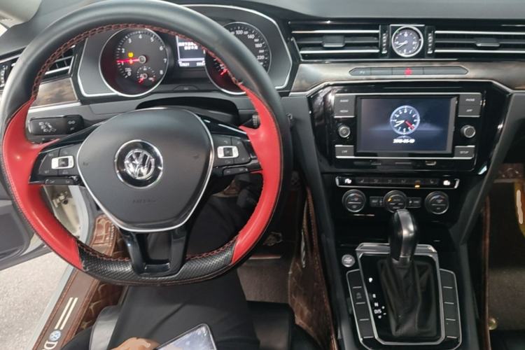 Used Volkswagen Magotan 2018 Facelift 330TSI DSG Luxury Model Center Console