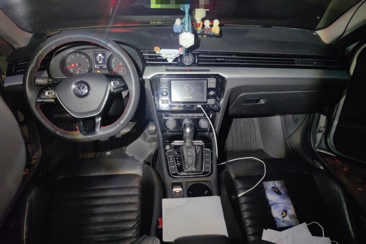 Used Volkswagen Magotan 2018 330TSI DSG Advanced Model Center Console