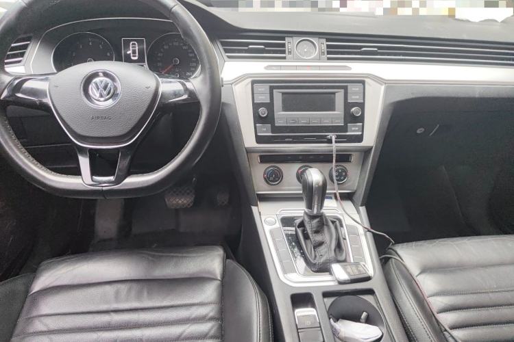 Used Volkswagen Magotan 2018 280TSI DSG Comfort Model Center Console