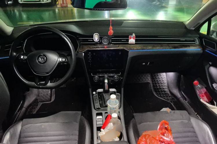 Used Volkswagen Magotan 2018 330TSI DSG Luxury Model Center Console