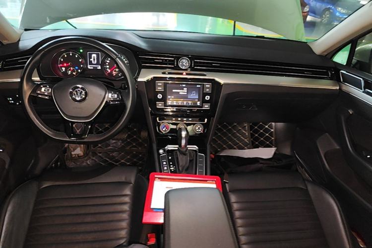 Used Volkswagen Magotan 2018 330TSI DSG Advanced Model Center Console