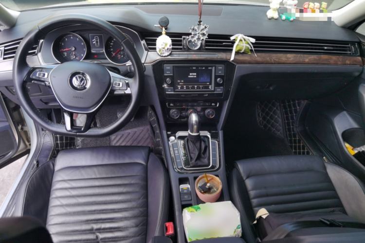 Used Volkswagen Magotan 2018 330TSI DSG Luxury Model Center Console