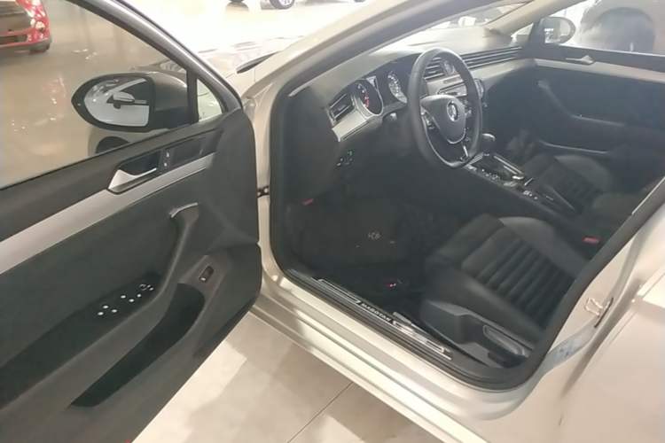 Used Volkswagen Magotan 2018 280TSI DSG Comfort Model Driver Seat