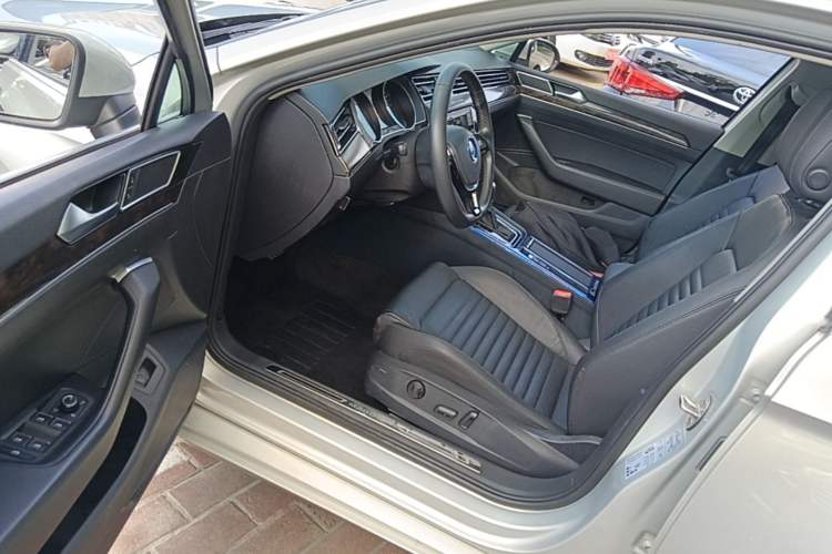 Used Volkswagen Magotan 2018 330TSI DSG Luxury Model Driver Seat