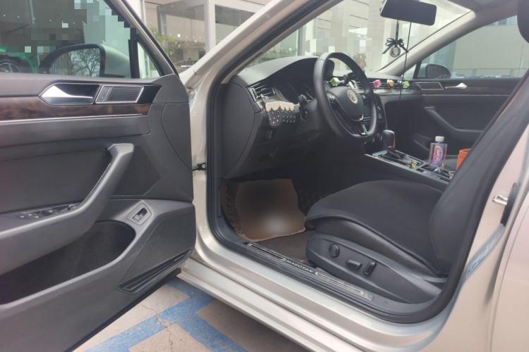 Used Volkswagen Magotan 2018 380TSI DSG Luxury Model Driver Seat
