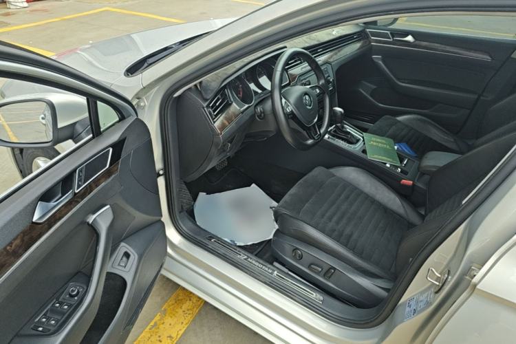 Used Volkswagen Magotan 2018 330TSI DSG Luxury Model Driver Seat