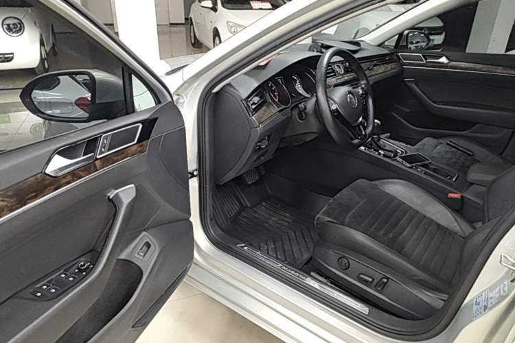 Used Volkswagen Magotan 2018 330TSI DSG Luxury Model Driver Seat