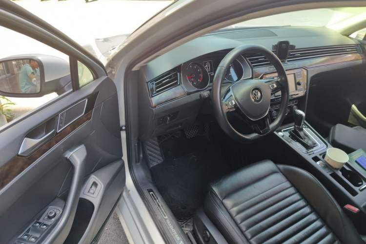 Used Volkswagen Magotan 2018 330TSI DSG Luxury Model Driver Seat