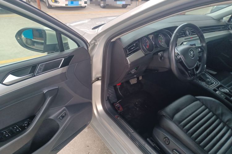 Used Volkswagen Magotan 2018 330TSI DSG Advanced Model Driver Seat