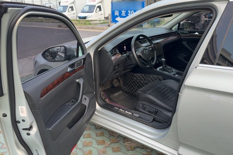 Used Volkswagen Magotan 2018 330TSI DSG Luxury Model Driver Seat