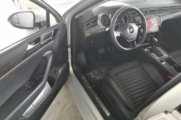 Used Volkswagen Magotan 2018 Facelift 330TSI DSG Luxury Model Driver Seat