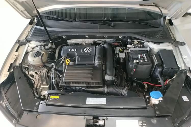Used Volkswagen Magotan 2018 280TSI DSG Comfort Model Engine Bay