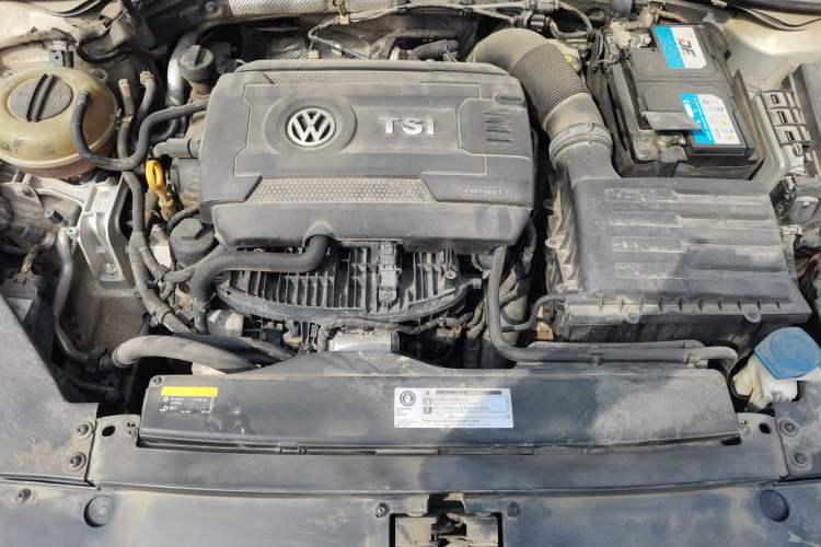 Used Volkswagen Magotan 2018 Facelift 330TSI DSG Luxury Model Engine Bay