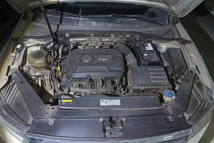 Used Volkswagen Magotan 2018 330TSI DSG Luxury Model Engine Bay