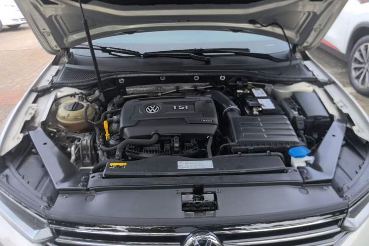 Used Volkswagen Magotan 2018 330TSI DSG Advanced Model Engine Bay
