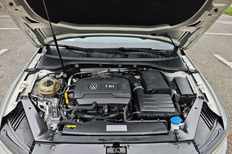 Used Volkswagen Magotan 2018 330TSI DSG Luxury Model Engine Bay