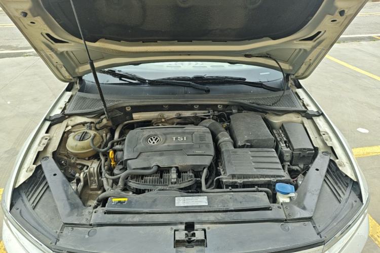 Used Volkswagen Magotan 2018 330TSI DSG Luxury Model Engine Bay