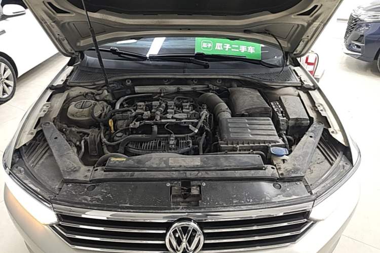 Used Volkswagen Magotan 2018 330TSI DSG Luxury Model Engine Bay