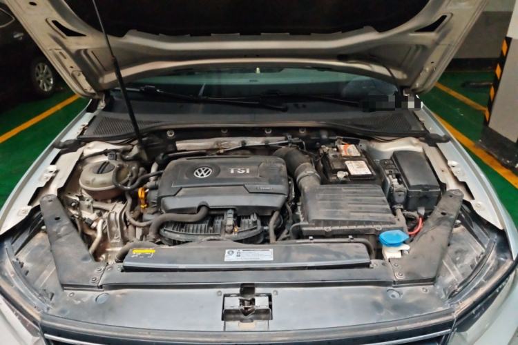 Used Volkswagen Magotan 2018 330TSI DSG Advanced Model Engine Bay