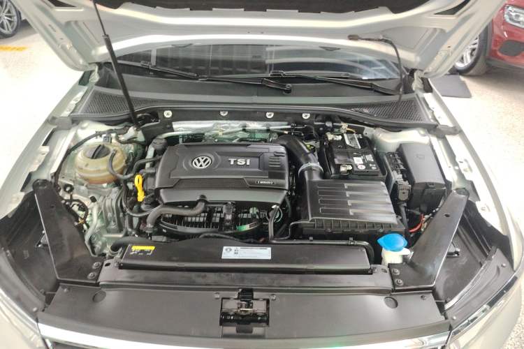 Used Volkswagen Magotan 2018 Facelift 330TSI DSG Luxury Model Engine Bay