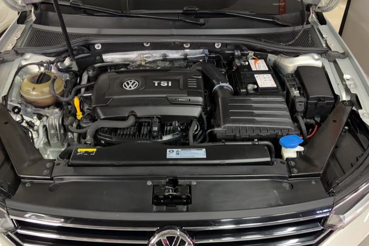 Used Volkswagen Magotan 2018 330TSI DSG Advanced Model Engine Bay