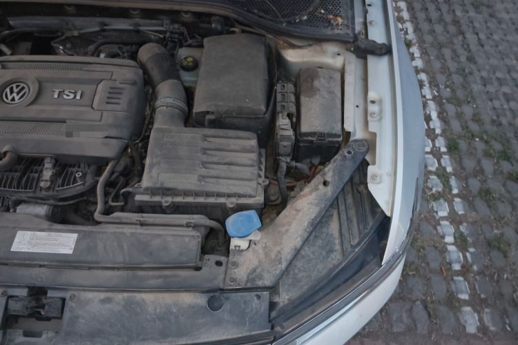 Used Volkswagen Magotan 2018 330TSI DSG Luxury Model Engine Bay Left
