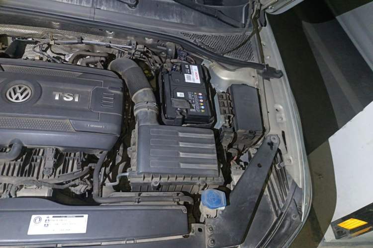 Used Volkswagen Magotan 2018 330TSI DSG Luxury Model Engine Bay Left