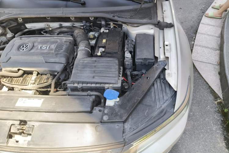Used Volkswagen Magotan 2018 330TSI DSG Luxury Model Engine Bay Left